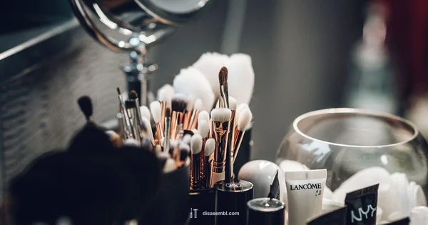 Makeup Table Assembly - Disasembl