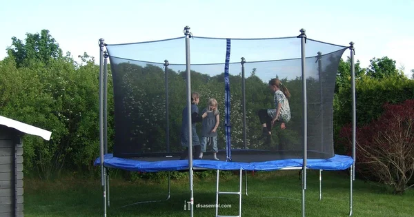 Trampoline Assembly Timeline - Disasembl